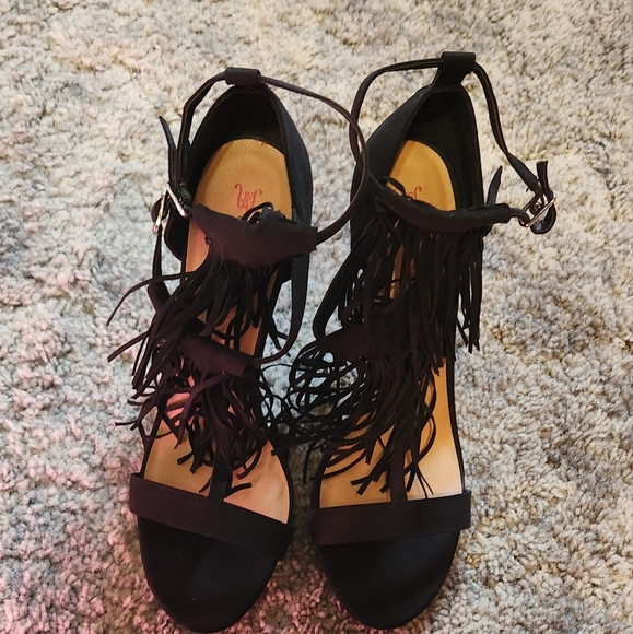 Shoes - Picture 5 of 5